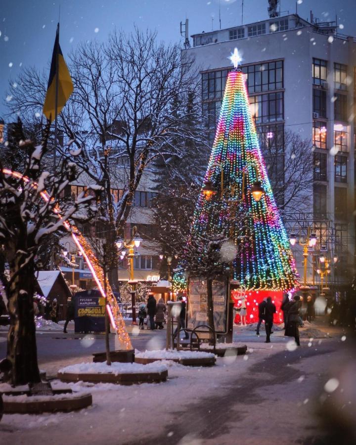 Apartment In The City Center Mini Ивано-Франковск Экстерьер фото